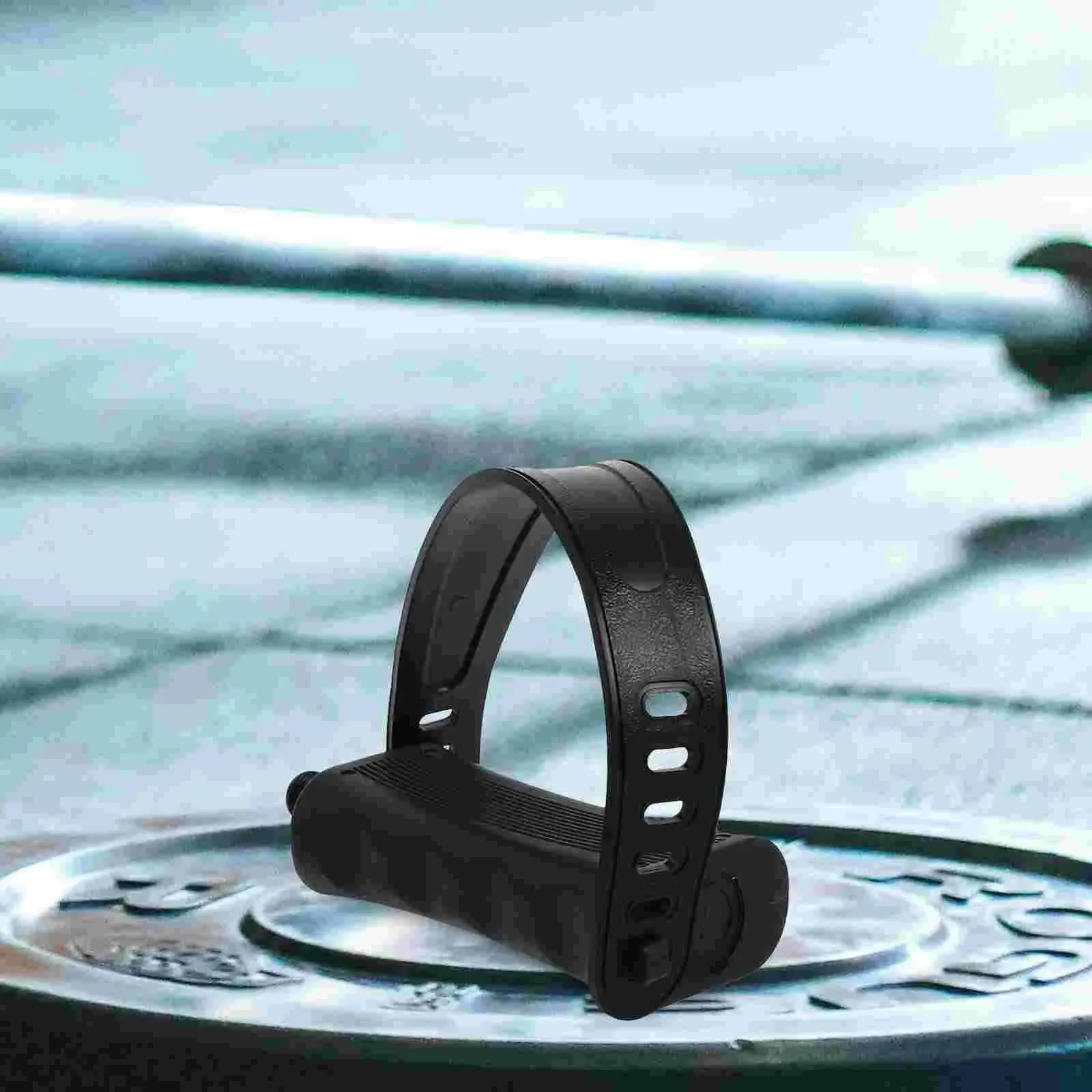 Accessories Parts Pedals Machine Bicycle with Exercise Bike Clean lines Cycling Sport Straps Spindle Beautifully designed