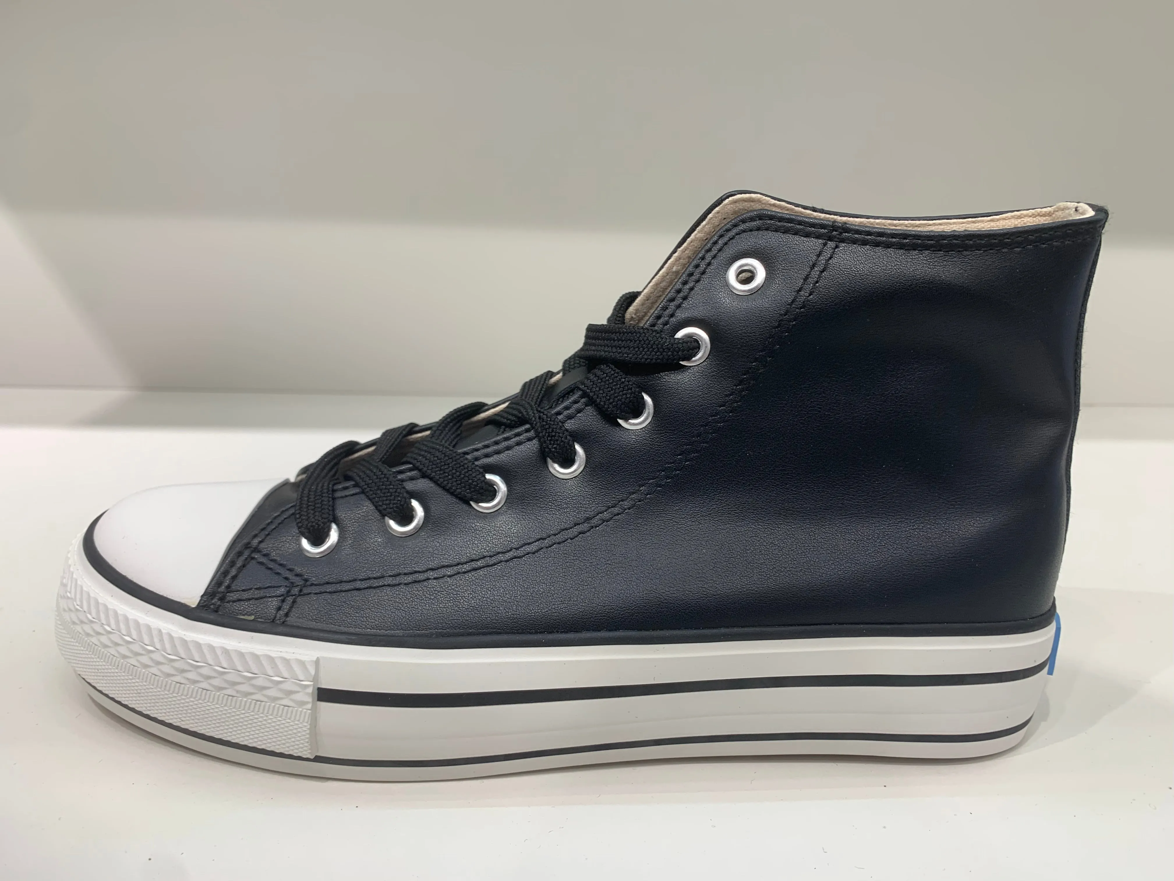 AURORA BLACK