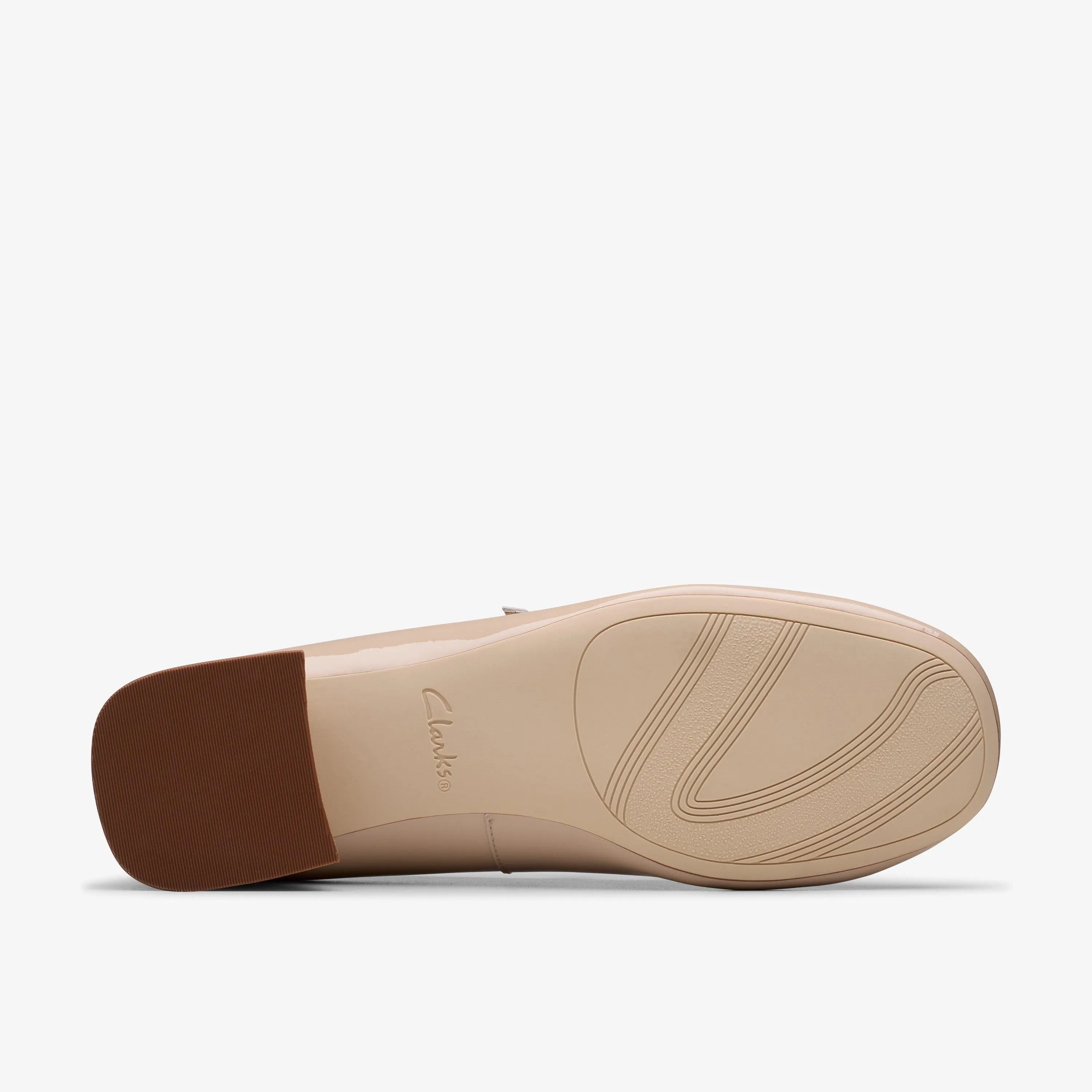 Clarks Women's Daiss30 Shine Sand Patent 26181313