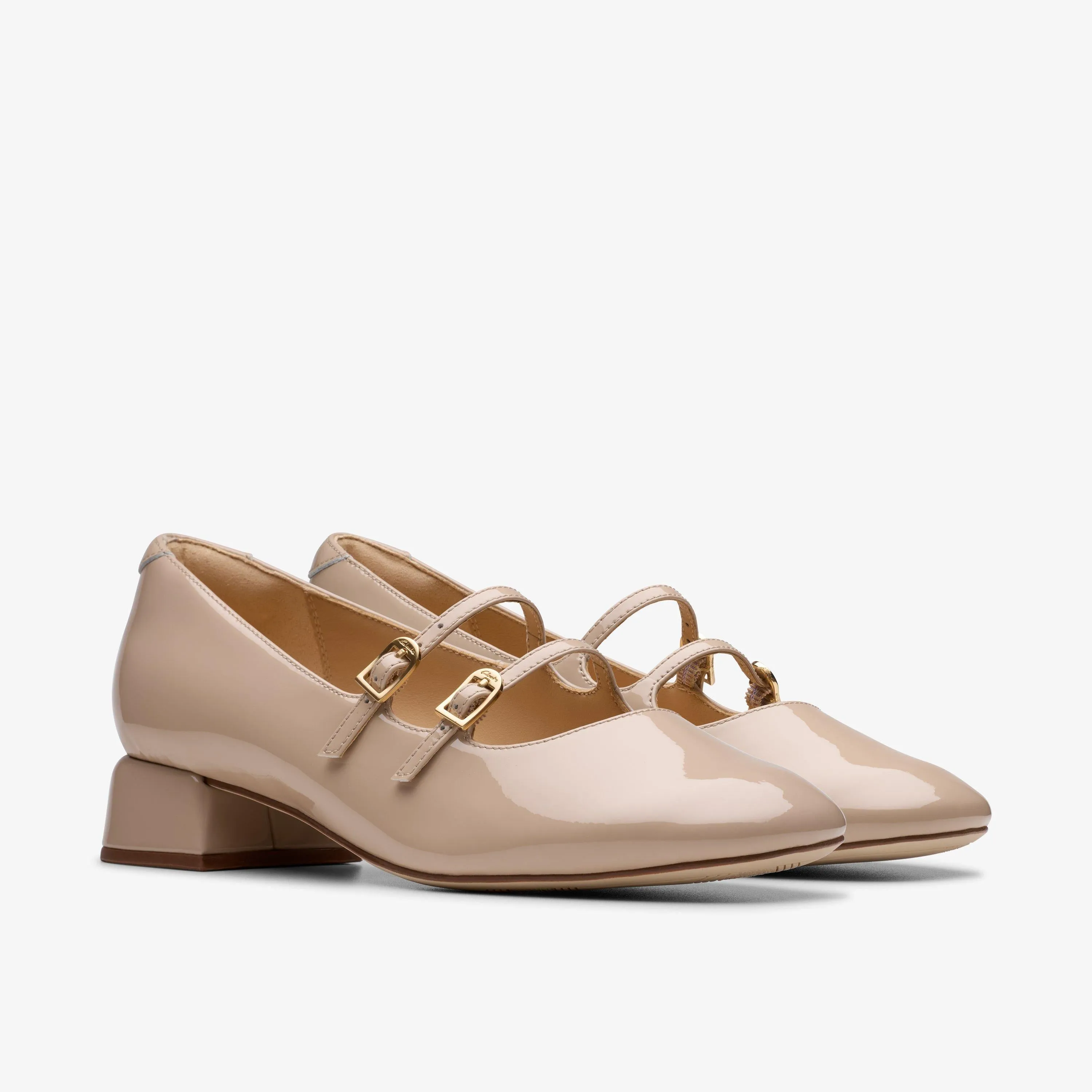 Clarks Women's Daiss30 Shine Sand Patent 26181313