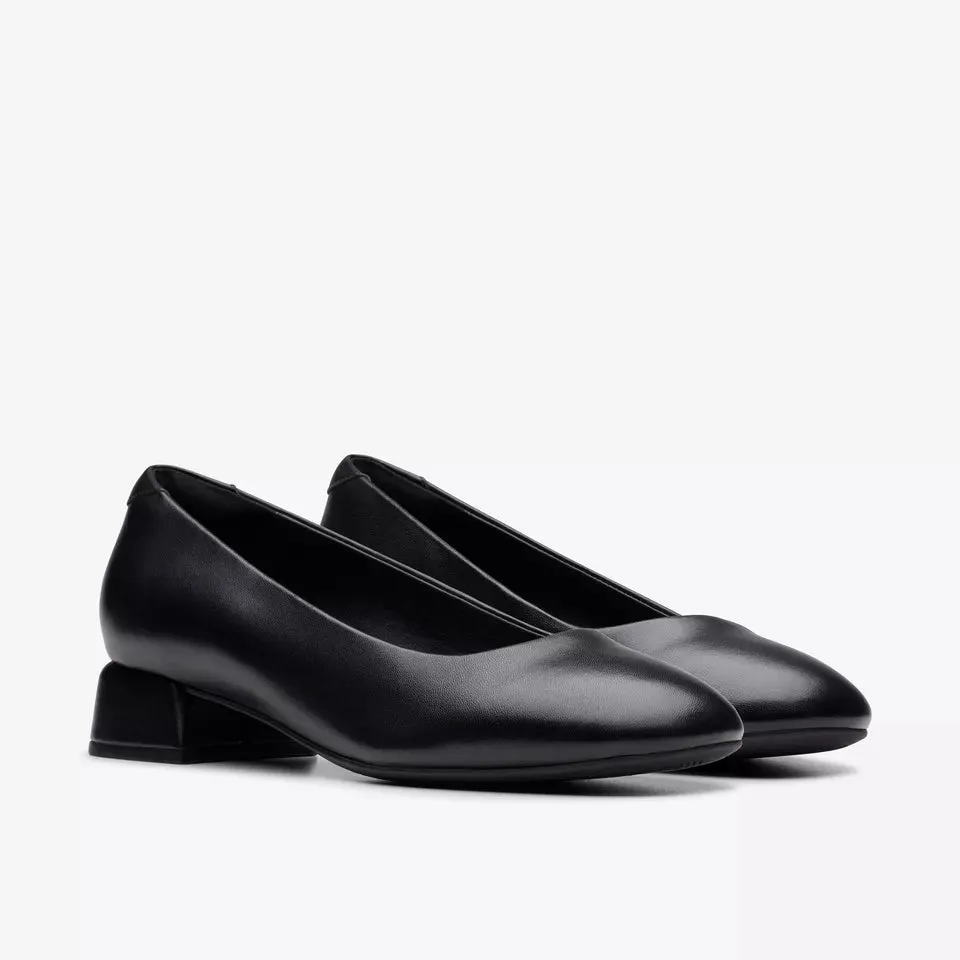 Clarks Women's Daiss30 Step Black Leather 26181309