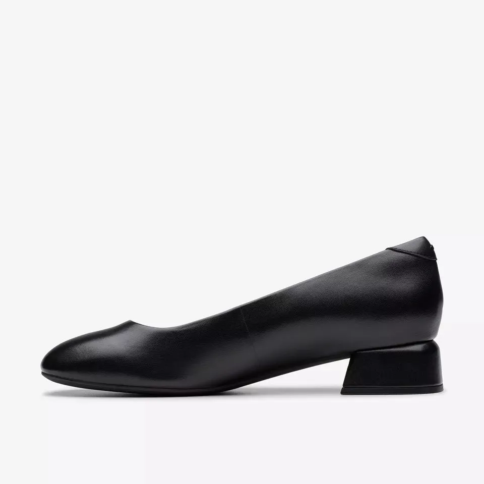 Clarks Women's Daiss30 Step Black Leather 26181309