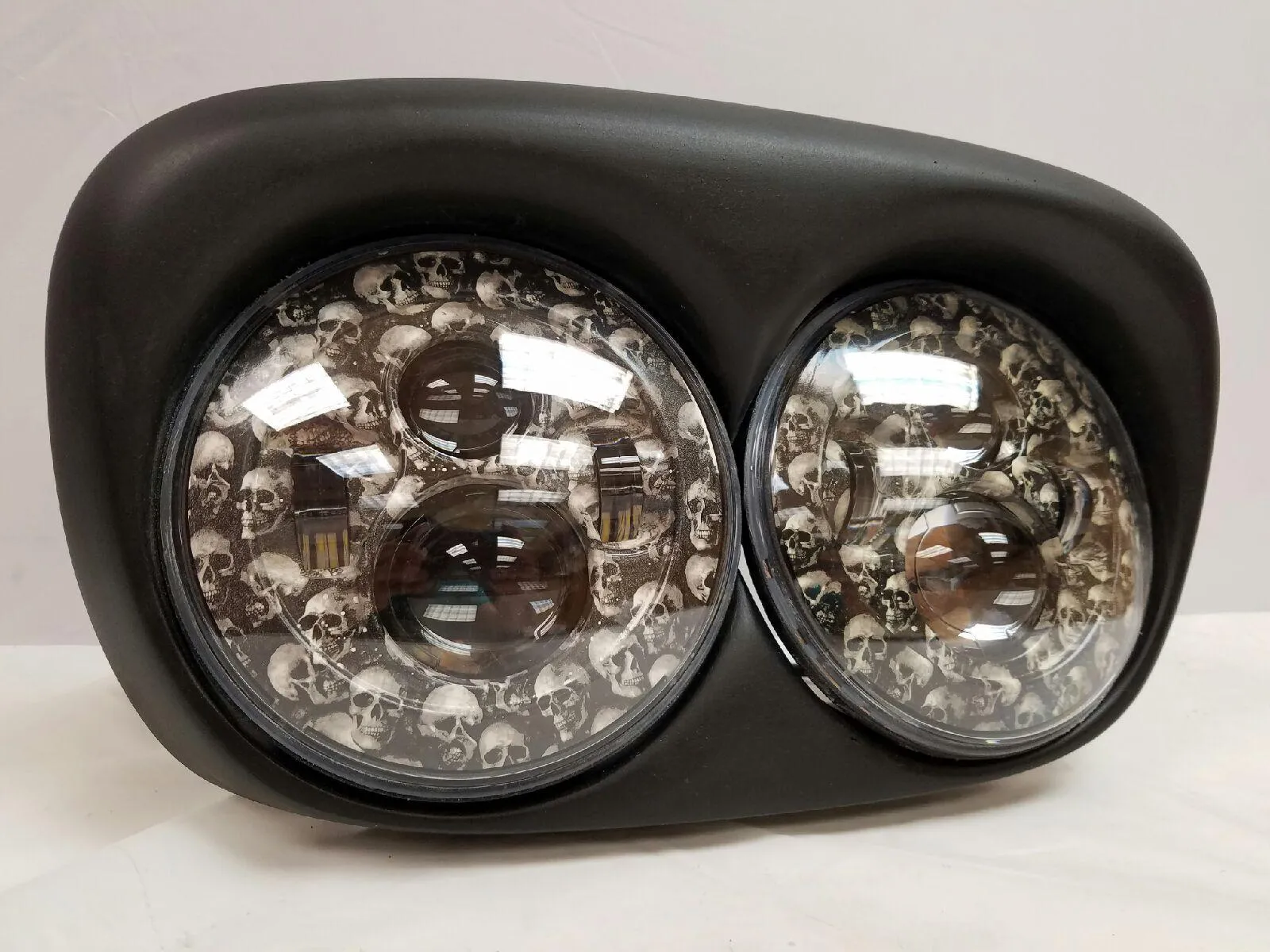 DUAL 7" DAYMAKER CUSTOM SKULL LED ROAD GLIDE Black Light Bulb Headlight Motorcycle Harley   Bezel
