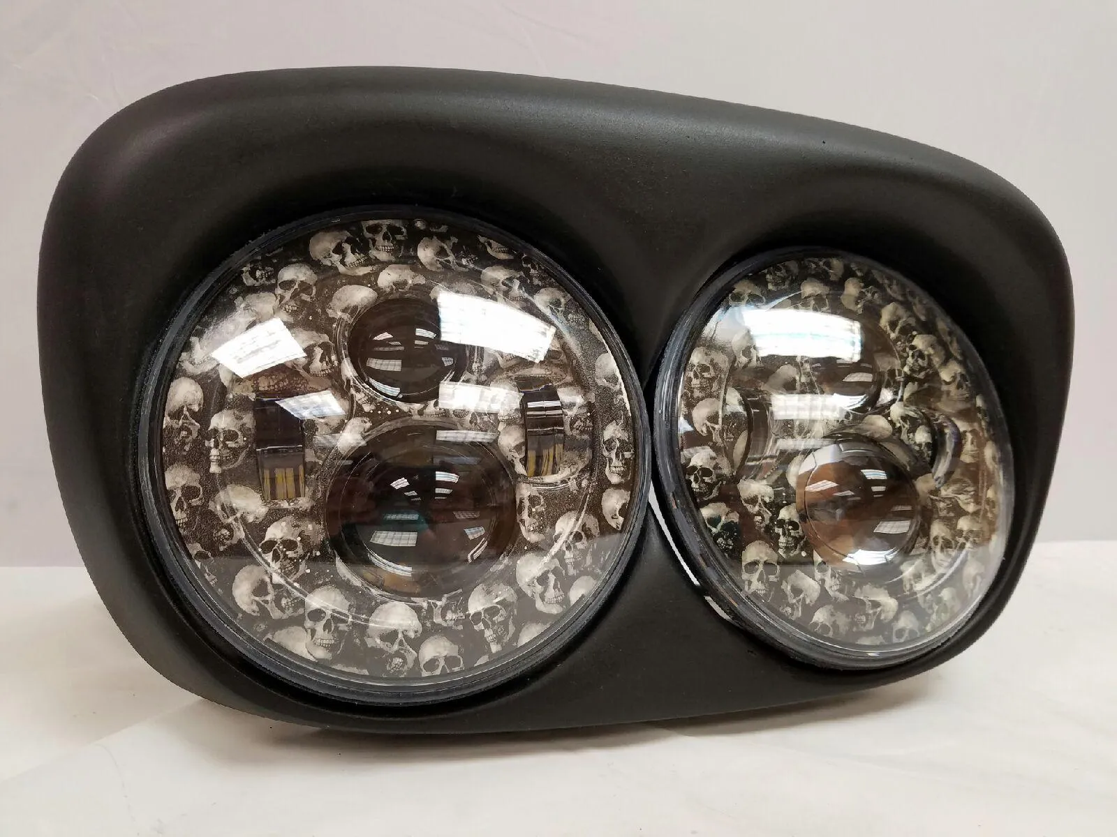DUAL 7" DAYMAKER CUSTOM SKULL LED ROAD GLIDE Black Light Bulb Headlight Motorcycle Harley   Bezel