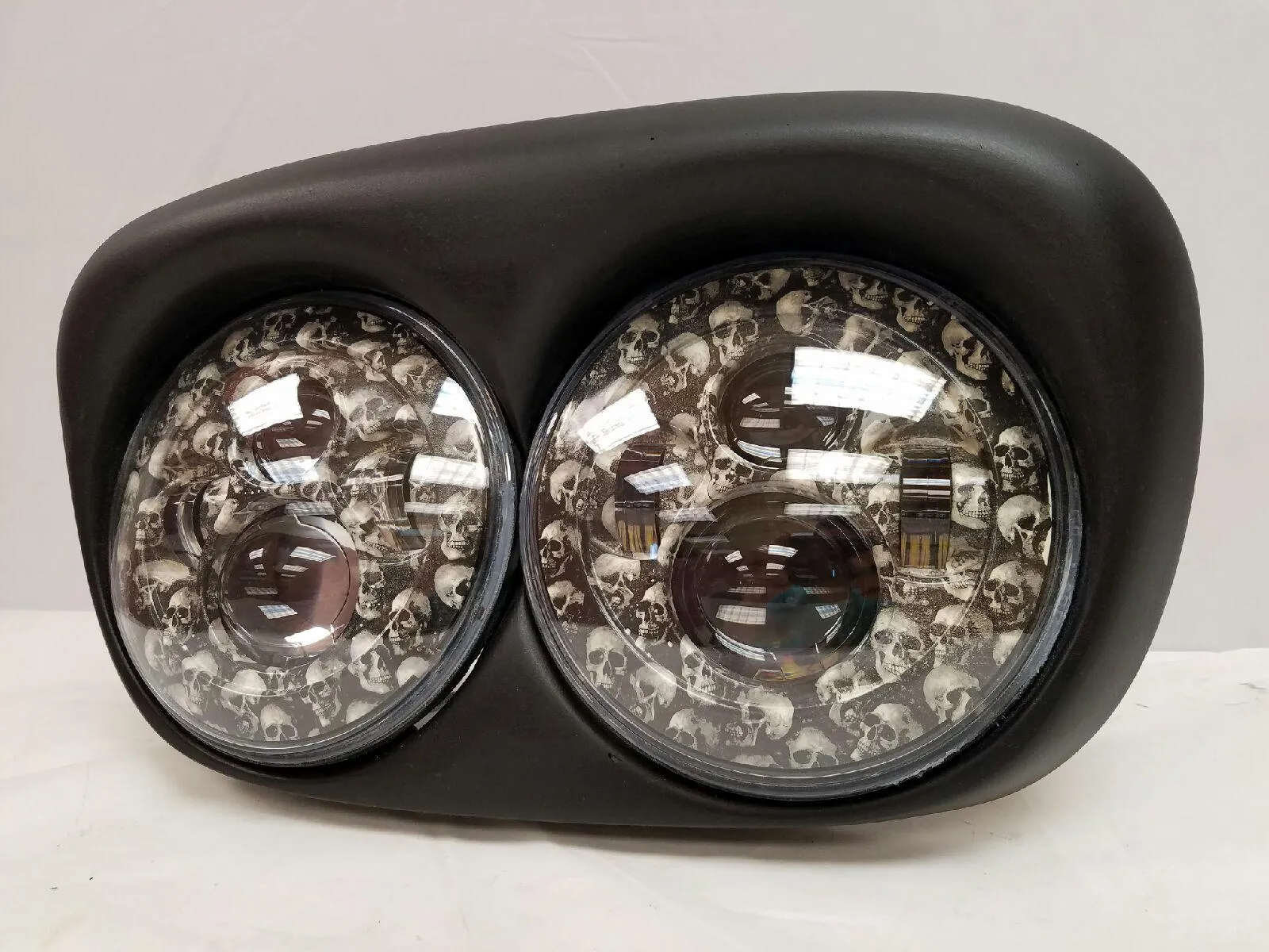 DUAL 7" DAYMAKER CUSTOM SKULL LED ROAD GLIDE Black Light Bulb Headlight Motorcycle Harley   Bezel