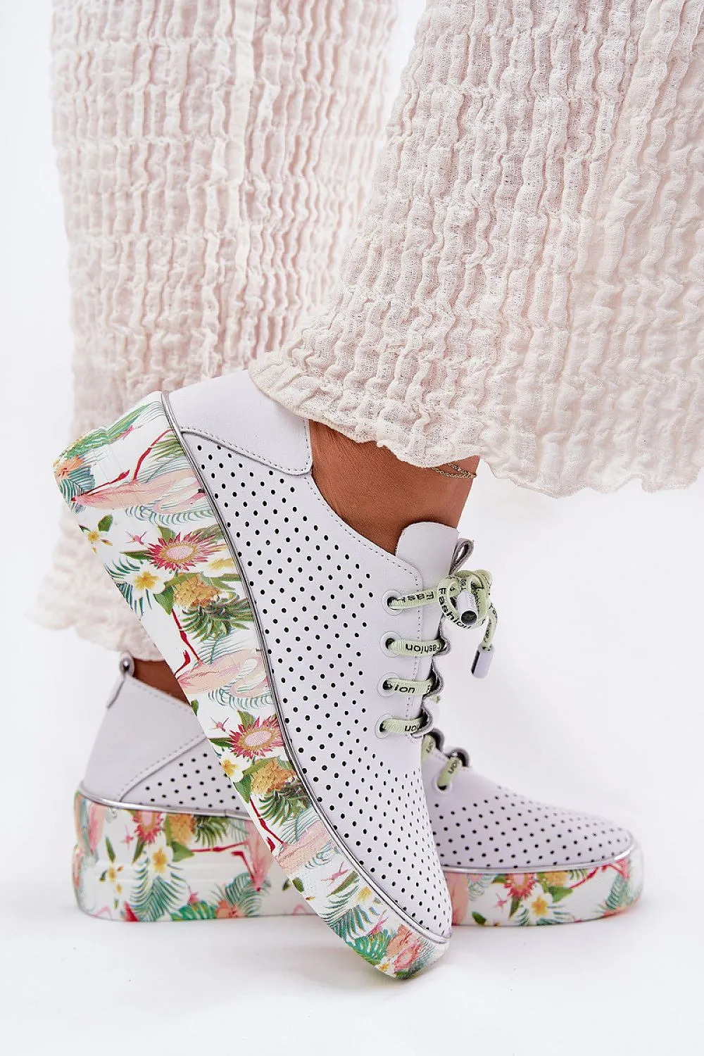 Low Shoes Step in style