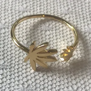 Marijuana Leaves Ring