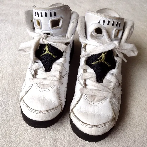 Nikes Jordans size 1 white