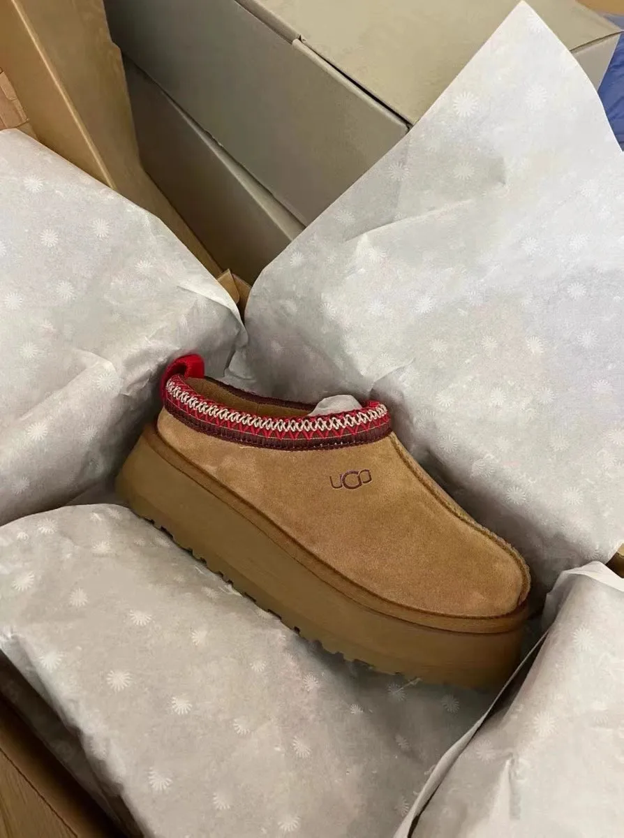 Sheepskin and Fur Snow Boots Toe Box for Outdoors Slippers