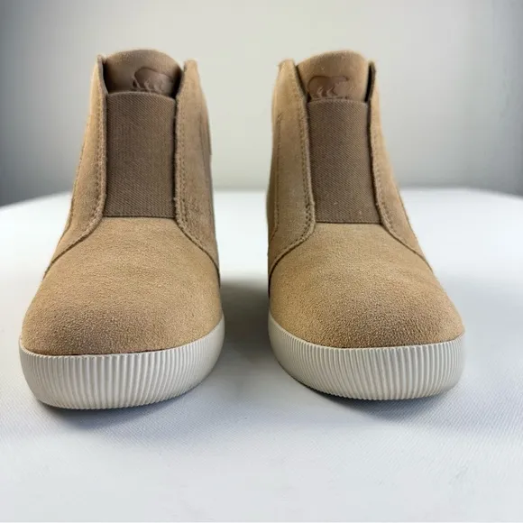 SOREL Out N About Casual Sporty Pull On Tan Suede Wedge Sneaker Women's Size 7.5