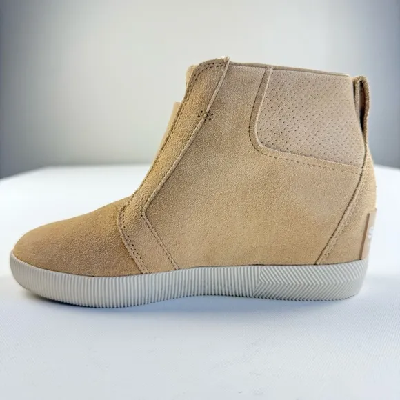 SOREL Out N About Casual Sporty Pull On Tan Suede Wedge Sneaker Women's Size 7.5